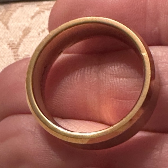 Tungsten yellow gold toned men’s wedding band ring - Picture 5 of 10